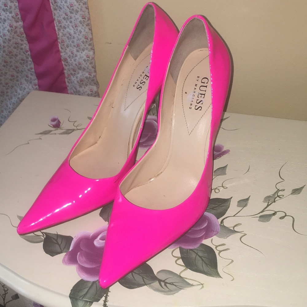 Guess pumps.